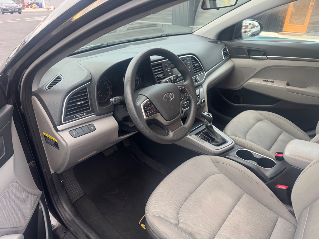 2017 Hyundai Elantra Image 5