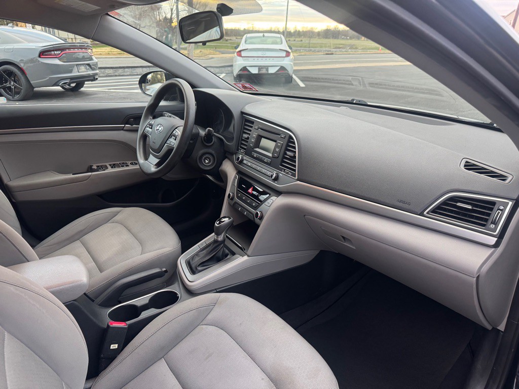 2017 Hyundai Elantra Image 8