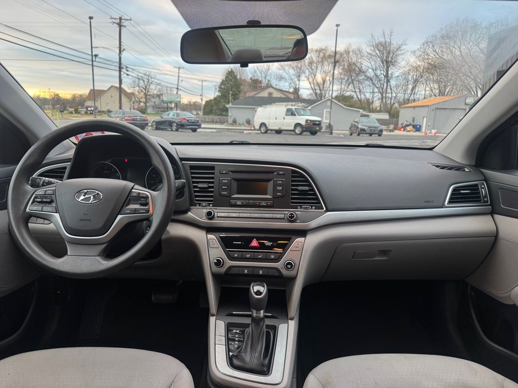 2017 Hyundai Elantra Image 9