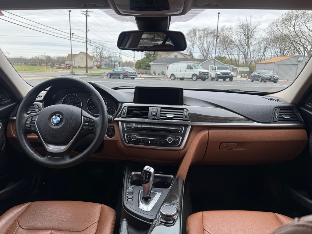 2015 BMW 3 Series Image 9