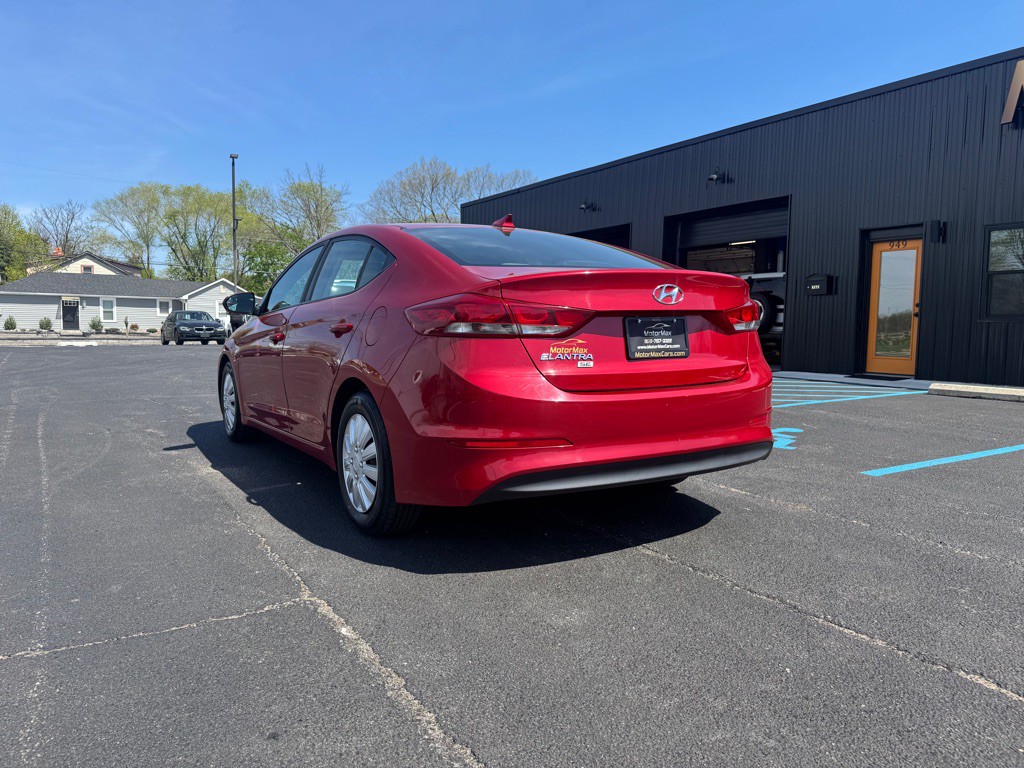 2017 Hyundai Elantra Image 2