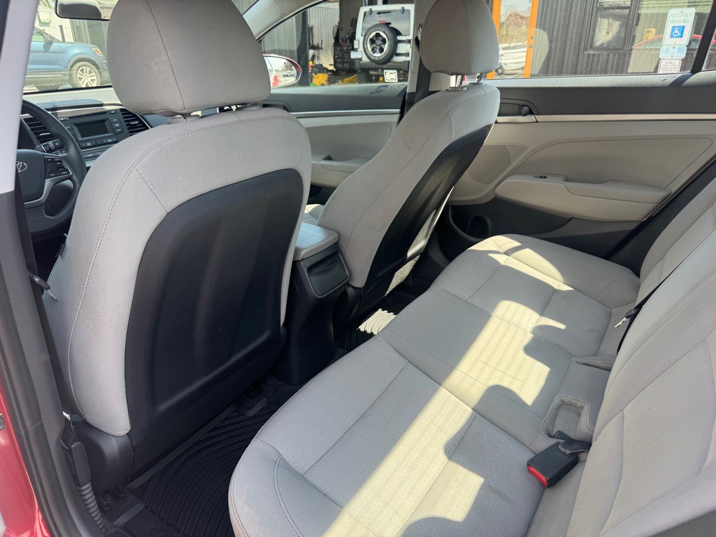 2017 Hyundai Elantra Image 6