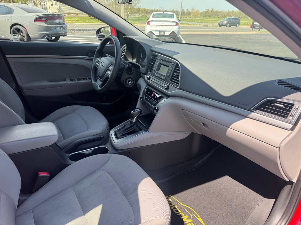 2017 Hyundai Elantra Image 8
