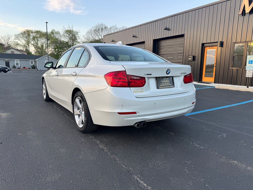 2014 BMW 3 Series Image 2
