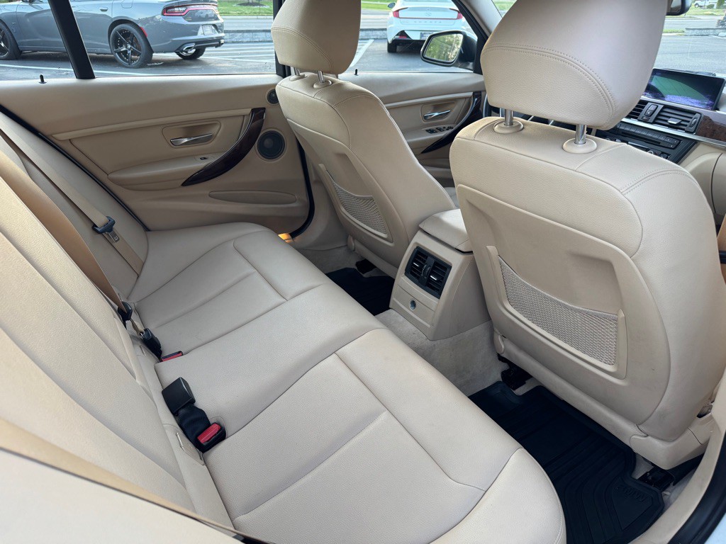 2014 BMW 3 Series Image 7
