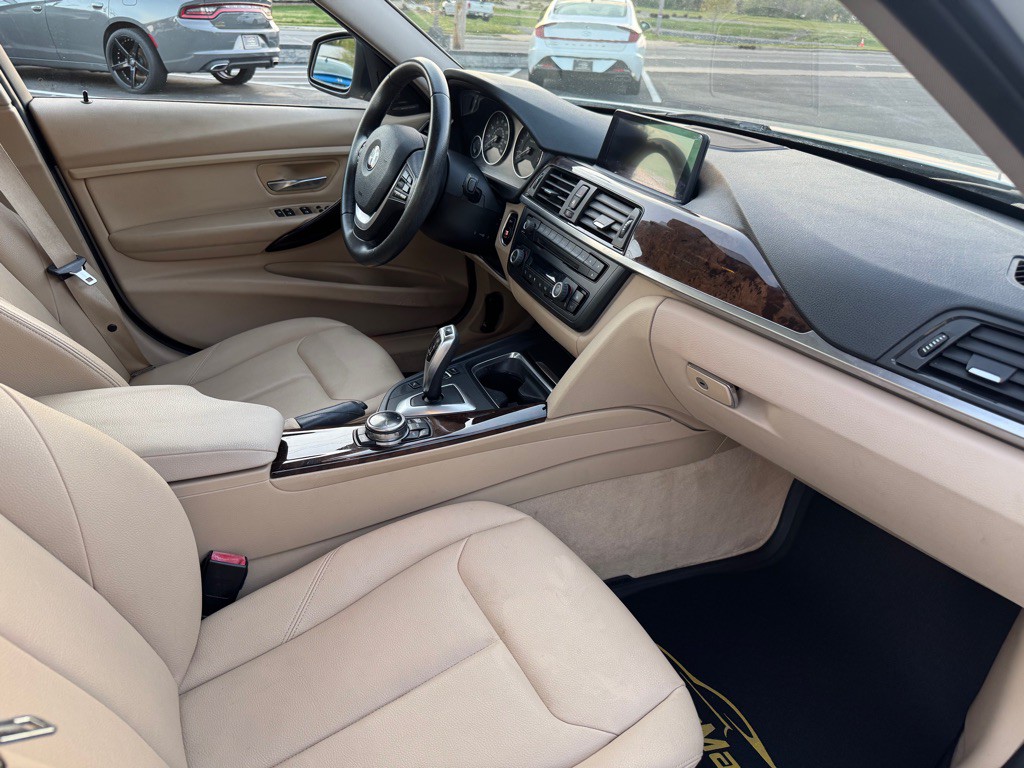 2014 BMW 3 Series Image 8