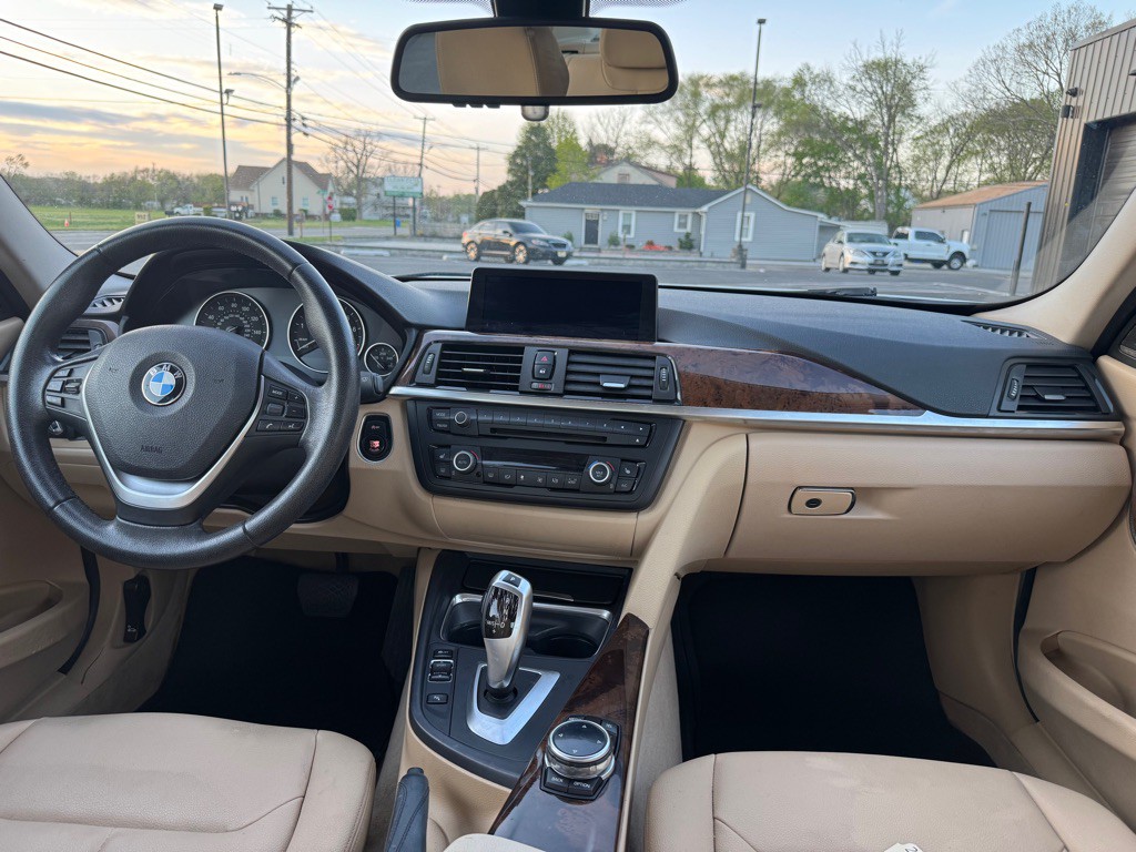2014 BMW 3 Series Image 9