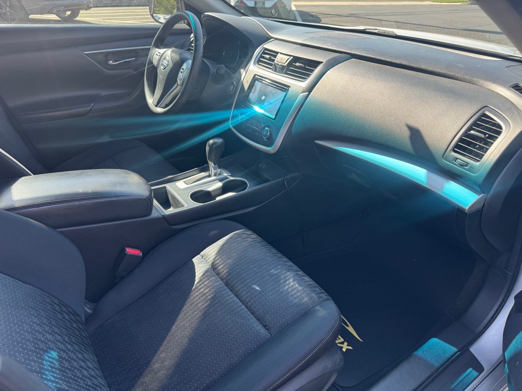 2016 Nissan Altima Image 8