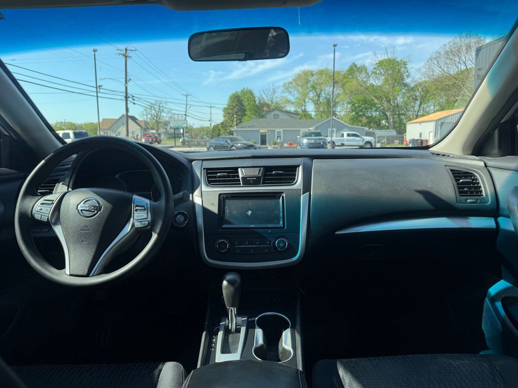2016 Nissan Altima Image 9