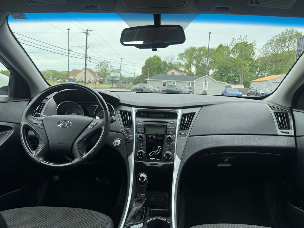 2013 Hyundai Sonata Image 9