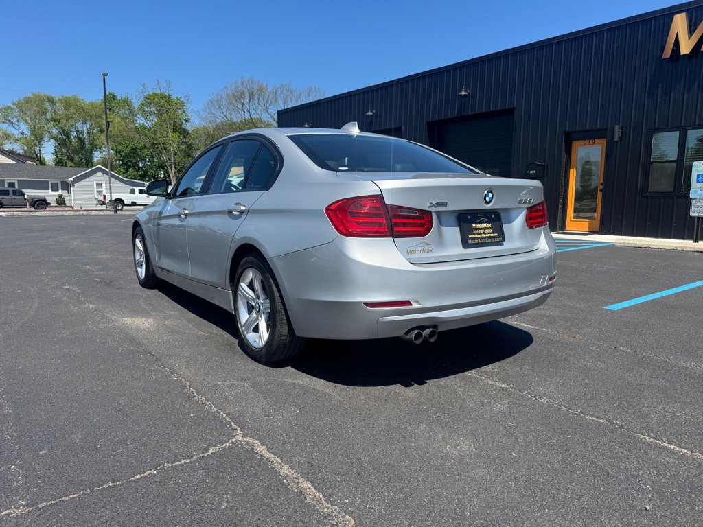 2013 BMW 3 Series Image 2