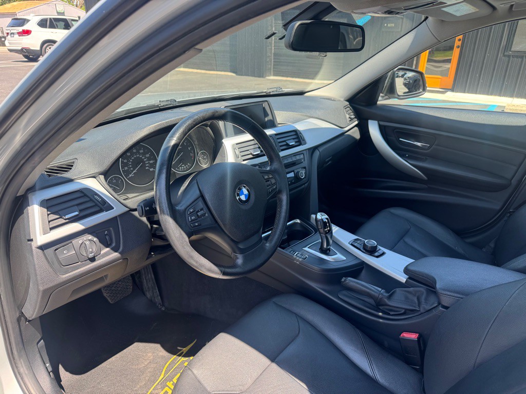 2013 BMW 3 Series Image 5