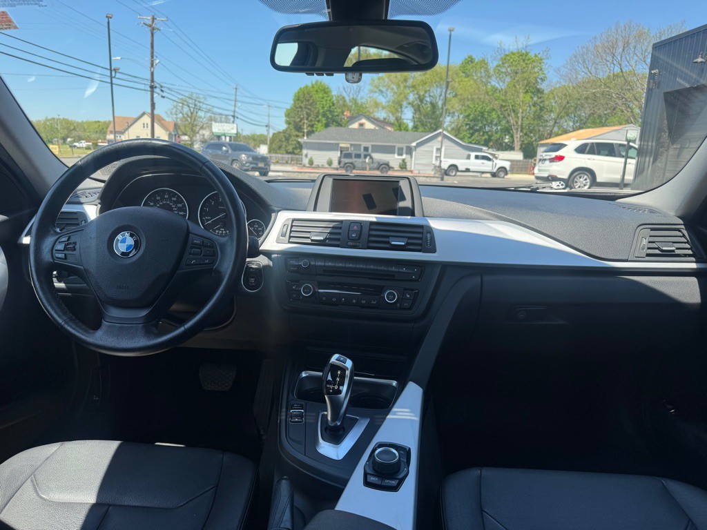 2013 BMW 3 Series Image 9
