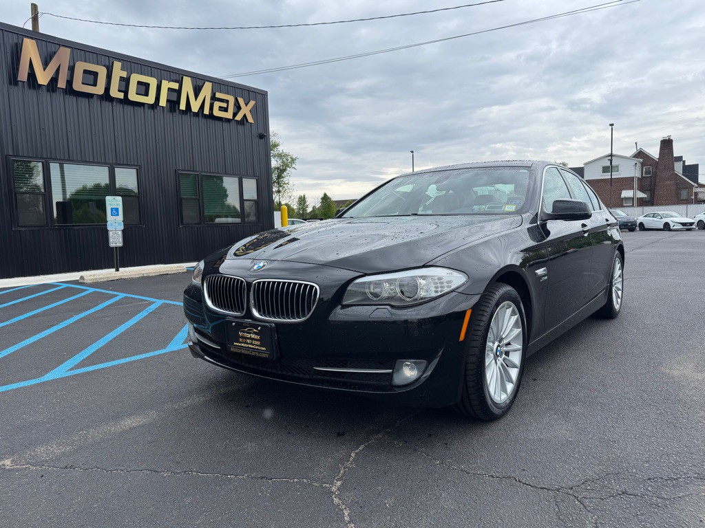 2012 BMW 5 Series Image 1