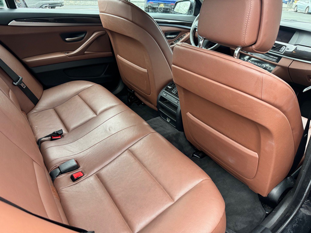 2012 BMW 5 Series Image 7