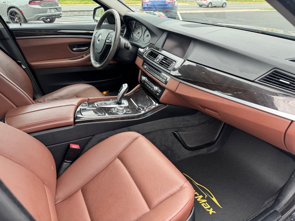 2012 BMW 5 Series Image 8