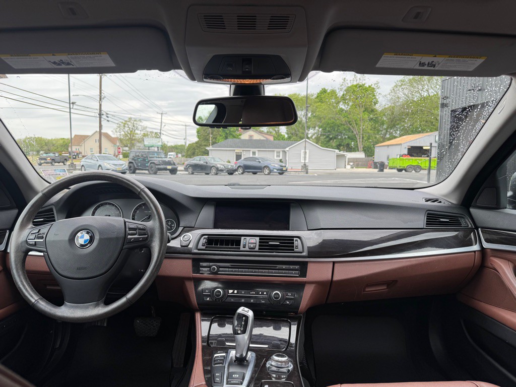 2012 BMW 5 Series Image 9