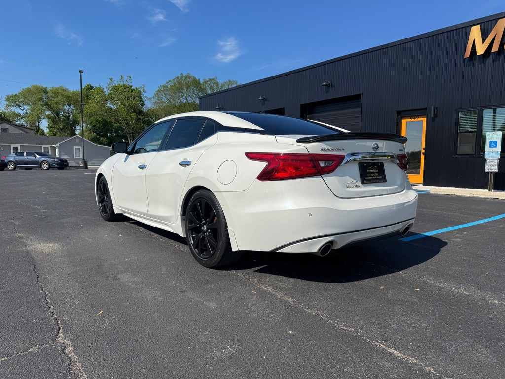 2017 Nissan Maxima Image 2