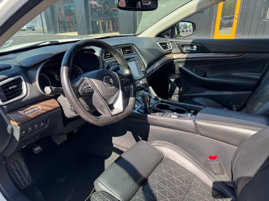 2017 Nissan Maxima Image 5