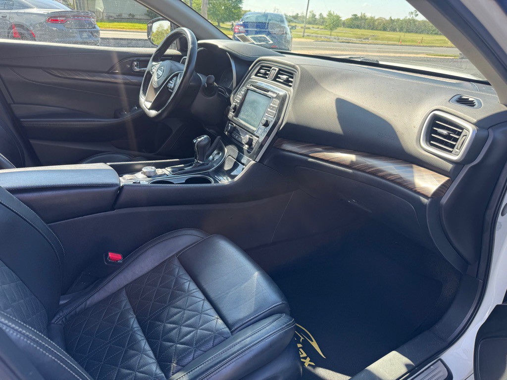 2017 Nissan Maxima Image 8
