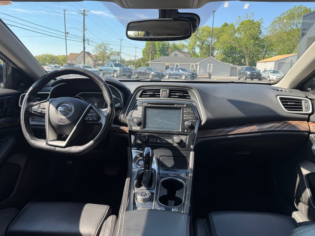 2017 Nissan Maxima Image 9