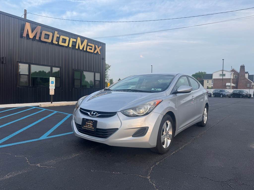2011 Hyundai Elantra Image 1