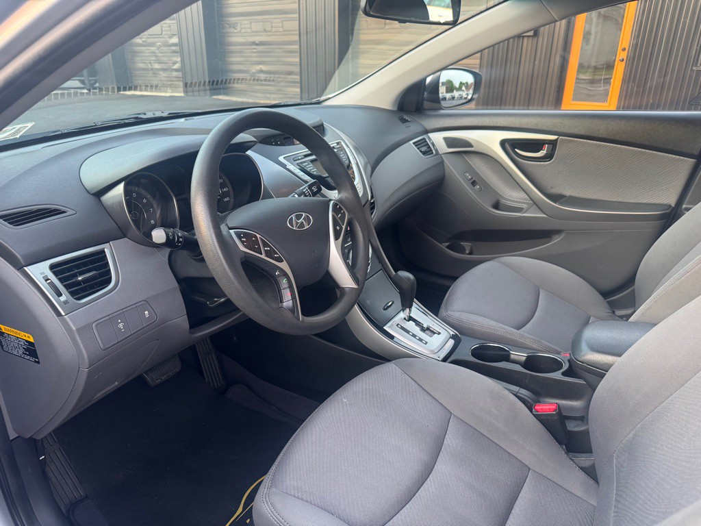 2011 Hyundai Elantra Image 5