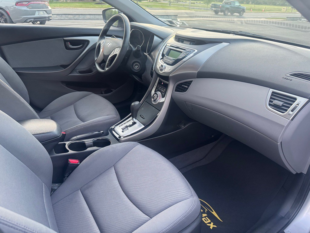 2011 Hyundai Elantra Image 8