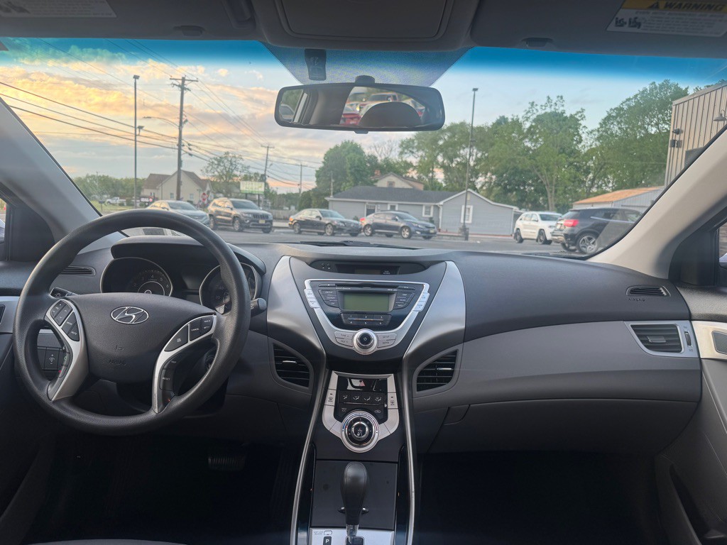 2011 Hyundai Elantra Image 9