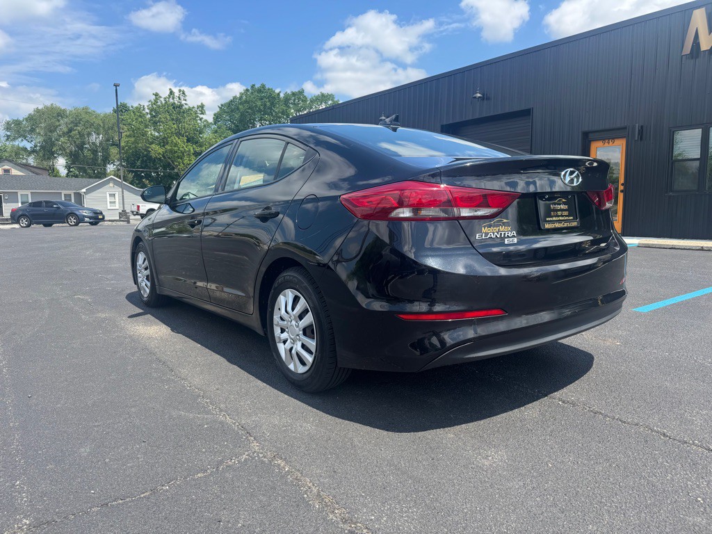 2017 Hyundai Elantra Image 2
