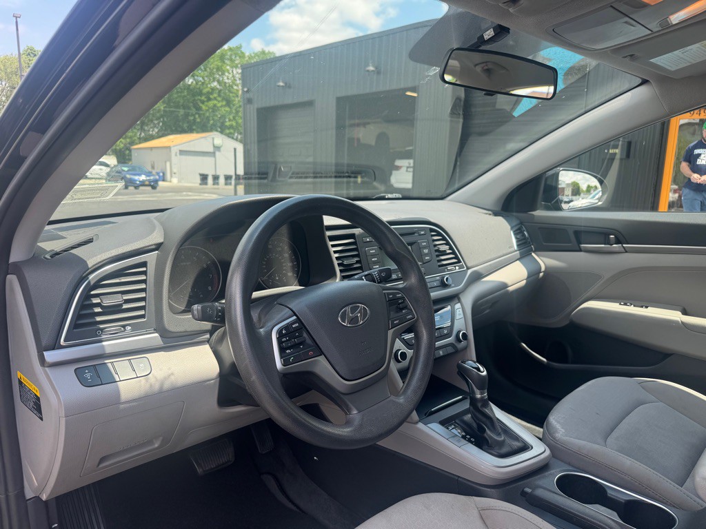 2017 Hyundai Elantra Image 5