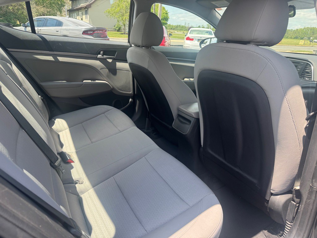 2017 Hyundai Elantra Image 6