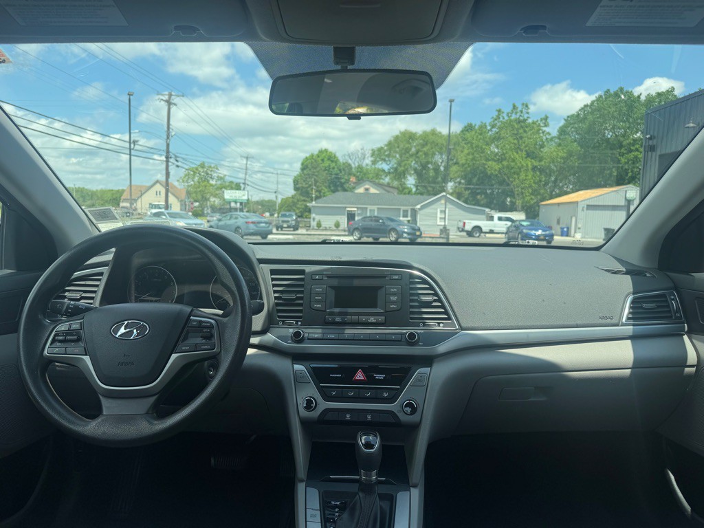 2017 Hyundai Elantra Image 8