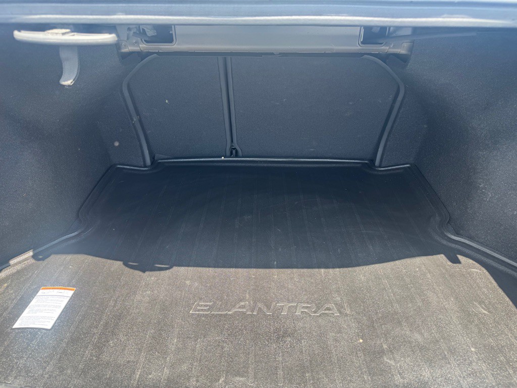 2017 Hyundai Elantra Image 9