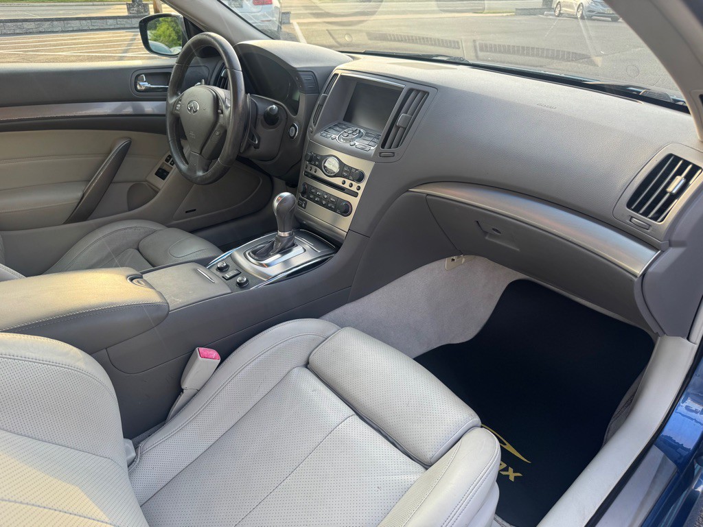 2012 INFINITI G37 Image 8
