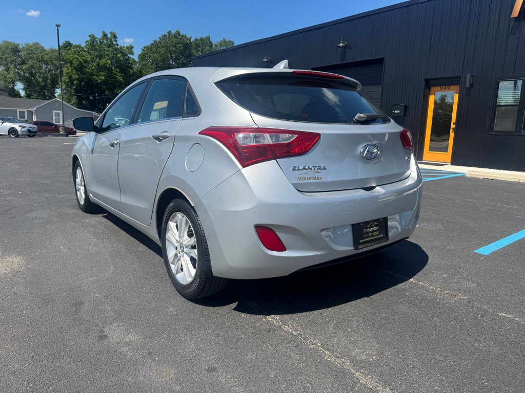 2013 Hyundai Elantra Image 2