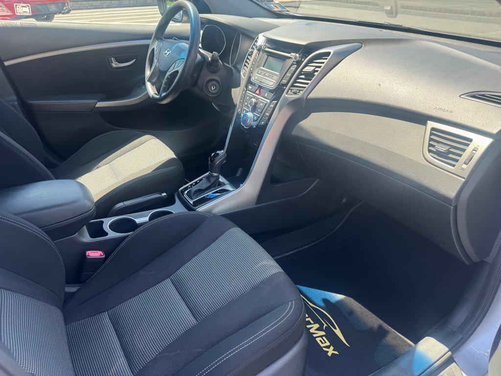 2013 Hyundai Elantra Image 8