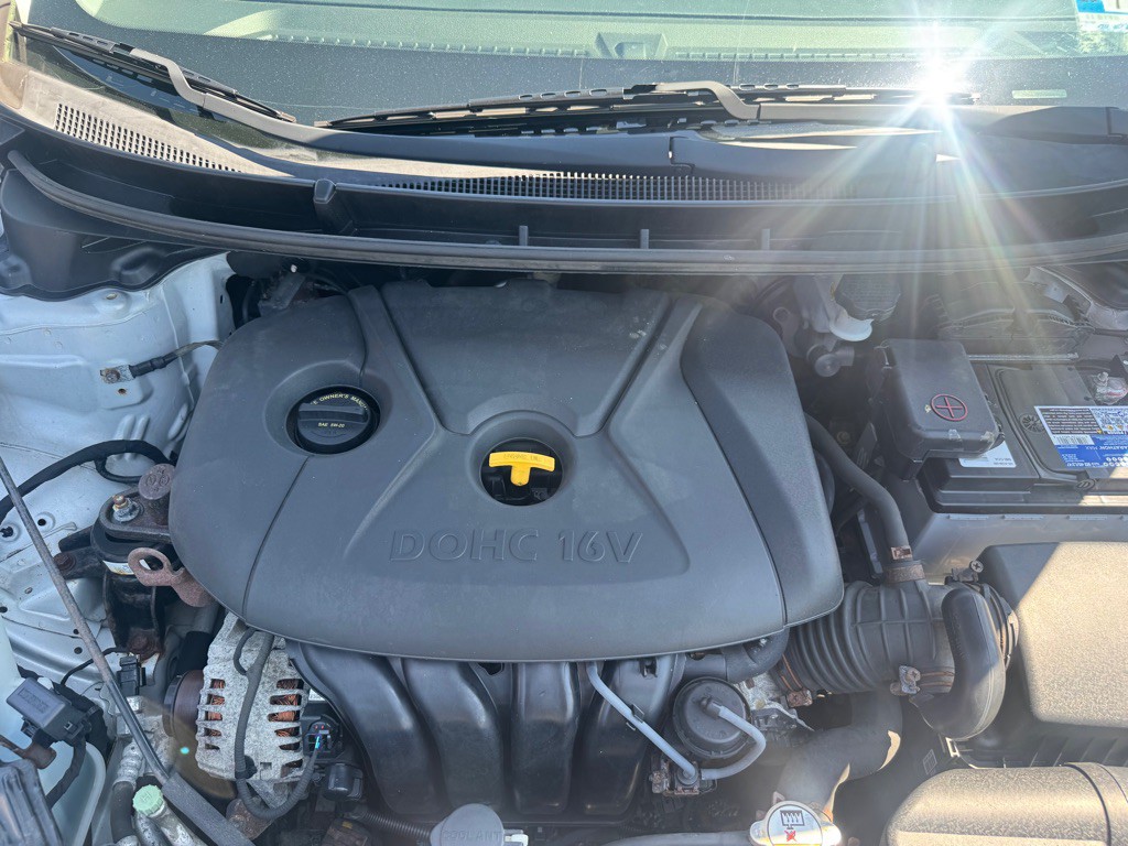 2013 Hyundai Elantra Image 11