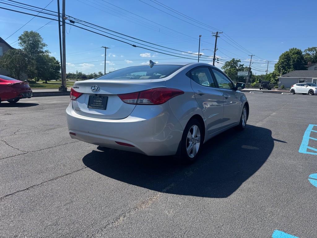 2013 Hyundai Elantra Image 3