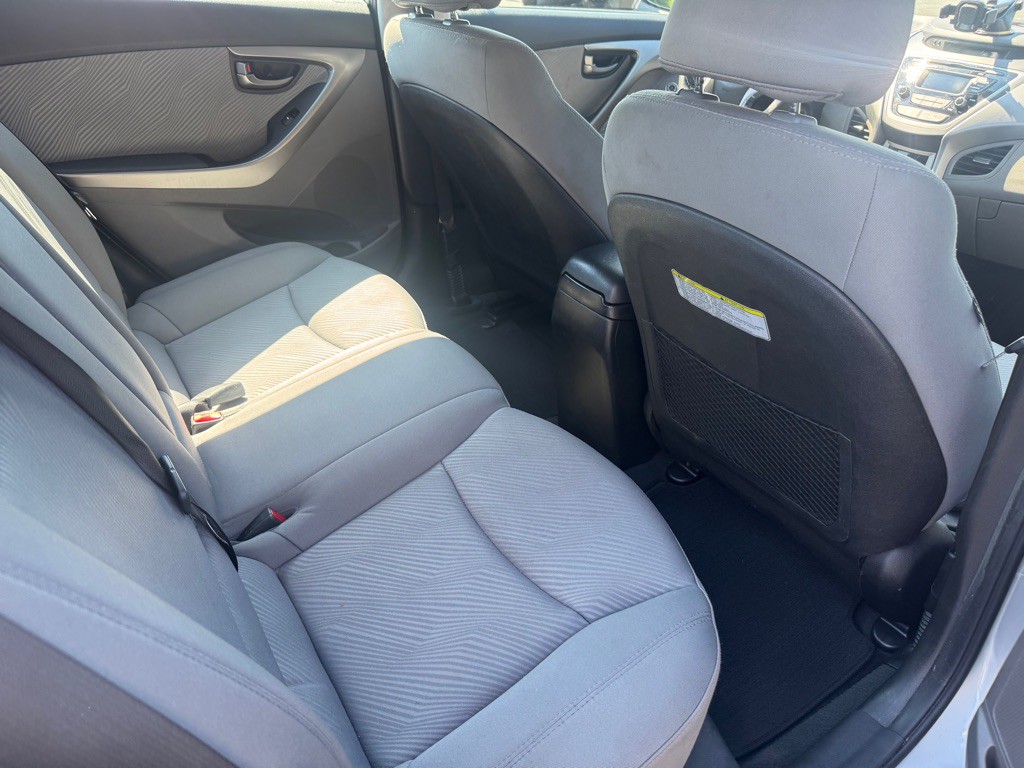 2013 Hyundai Elantra Image 7