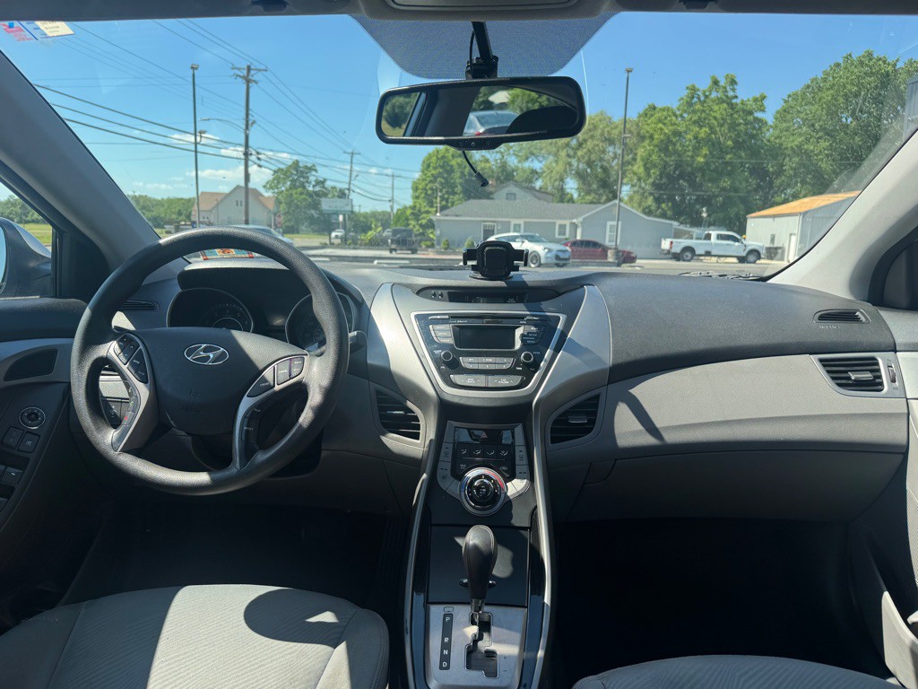 2013 Hyundai Elantra Image 9