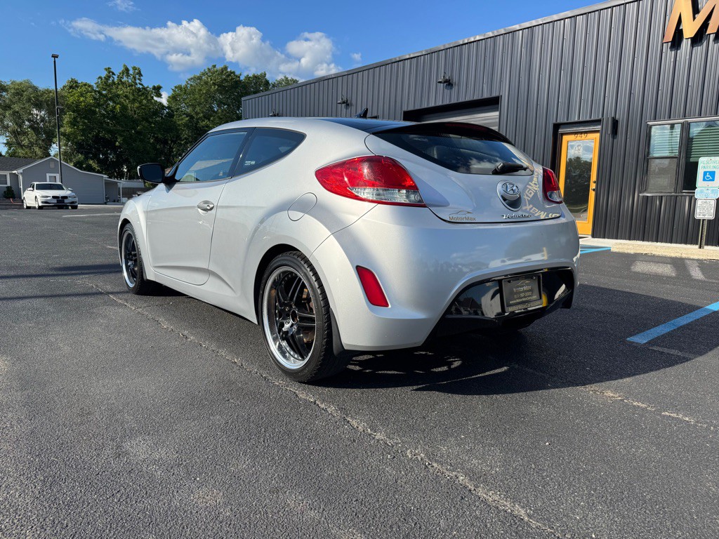 2012 Hyundai Veloster Image 2
