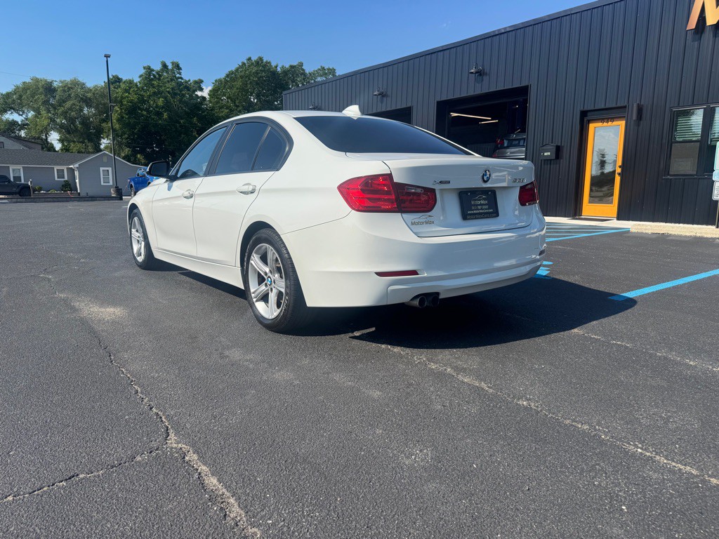 2013 BMW 3 Series Image 2