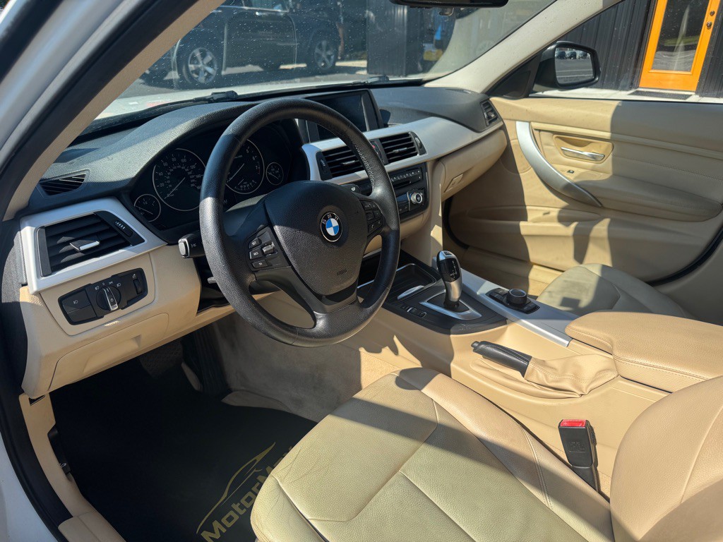 2013 BMW 3 Series Image 5