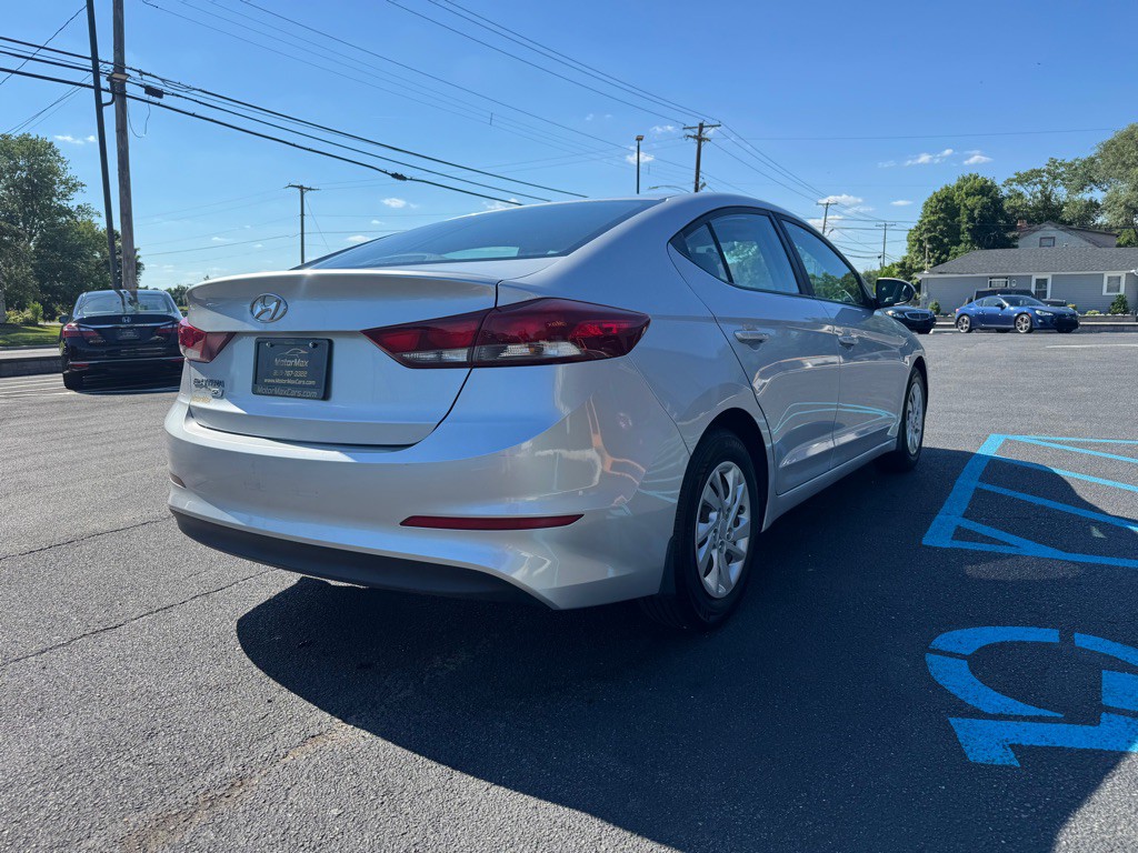 2018 Hyundai Elantra Image 3