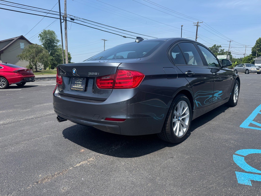 2013 BMW 3 Series Image 3