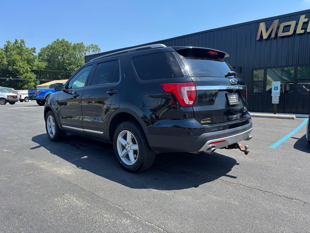 2016 Ford Explorer Image 2