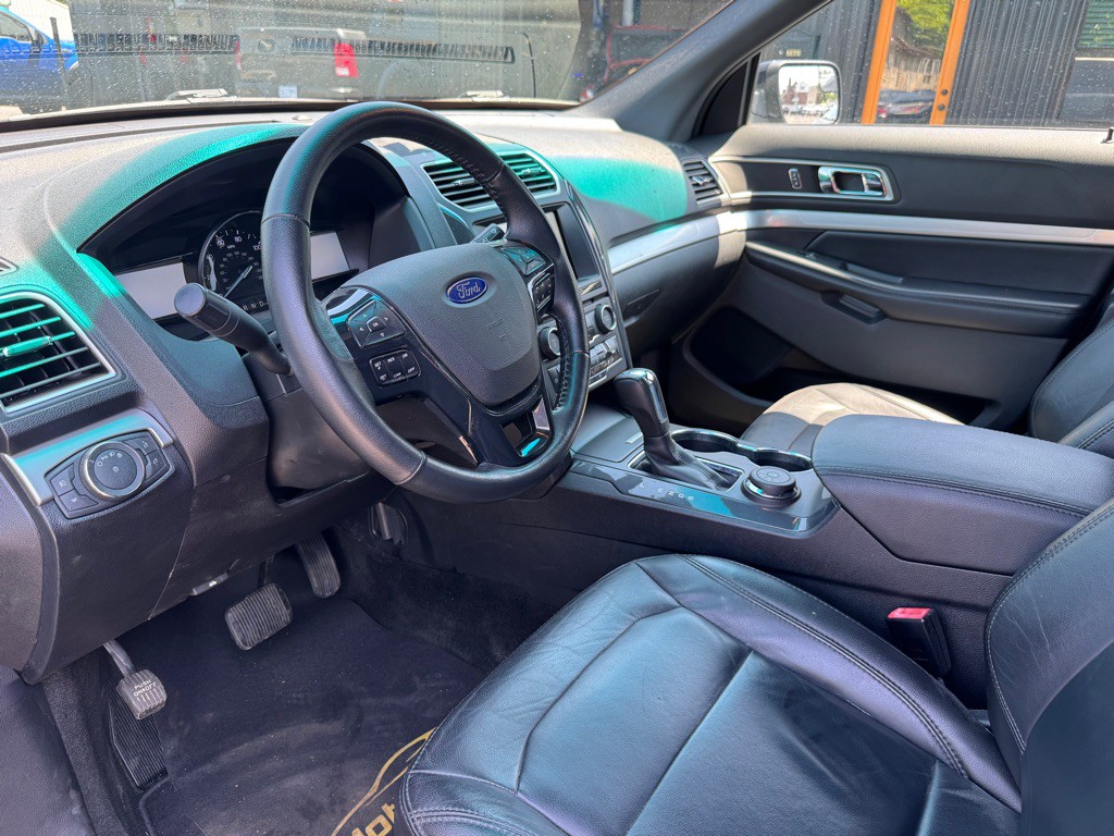 2016 Ford Explorer Image 3