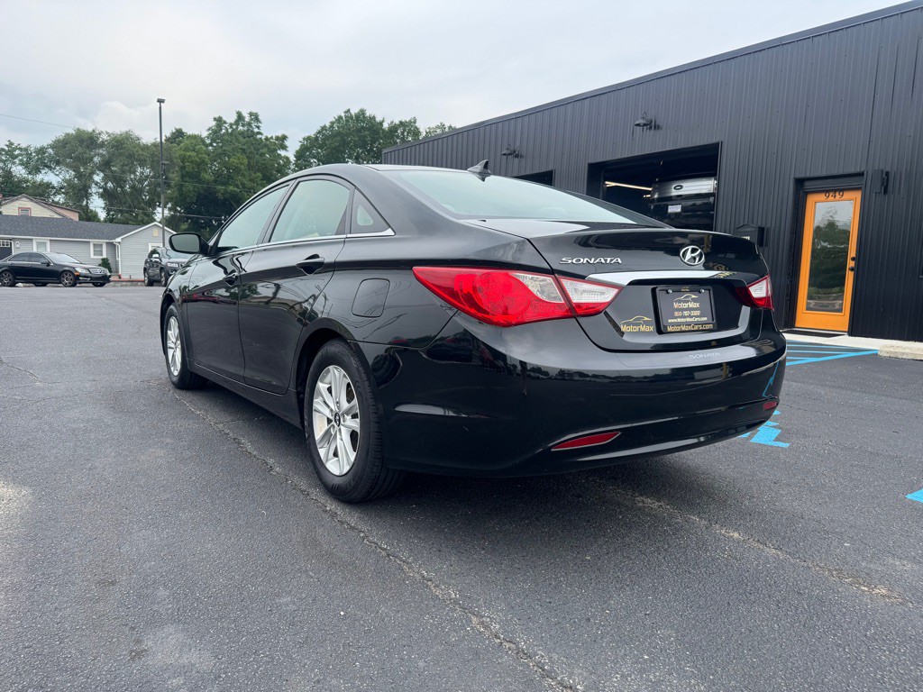 2013 Hyundai Sonata Image 2