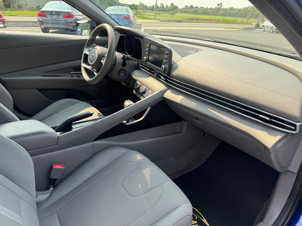 2021 Hyundai Elantra Image 8